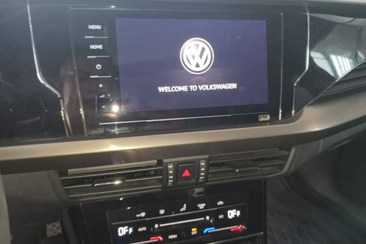 Used Volkswagen Passat New Energy 2020 430 PHEV Hybrid Elite Edition China VI Standard Audio And AC Panel