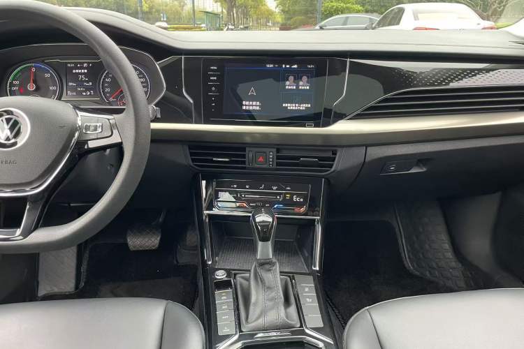 Used Volkswagen Passat New Energy 2020 430 PHEV Hybrid Elite Edition China VI Standard Audio And AC Panel