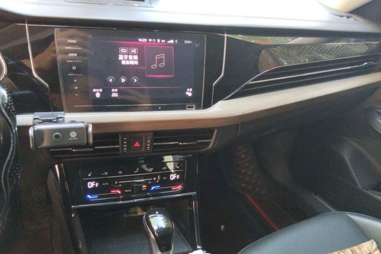 Used Volkswagen Passat New Energy 2020 430 PHEV Hybrid Luxury Edition China VI Standard Audio And AC Panel