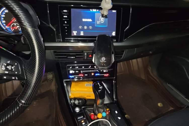 Used Volkswagen Passat New Energy 2020 430 PHEV Hybrid Elite Edition China VI Standard Audio And AC Panel