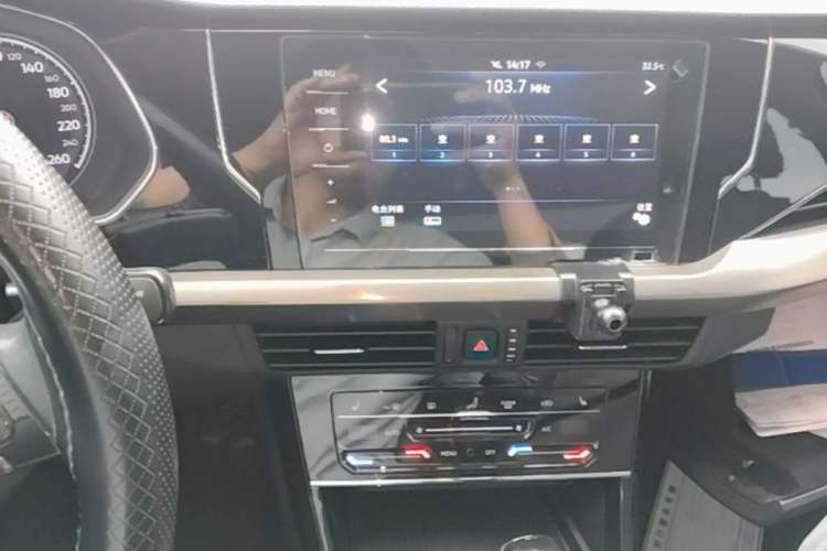 Used Volkswagen Passat New Energy 2020 430 PHEV Hybrid Elite Edition China VI Standard Audio And AC Panel