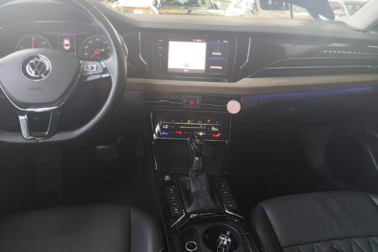 Used Volkswagen Passat New Energy 2020 430 PHEV Hybrid Luxury Edition China VI Standard Audio And AC Panel