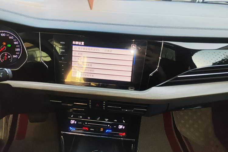 Used Volkswagen Passat New Energy 2020 430 PHEV Hybrid Luxury Edition China VI Standard Audio And AC Panel
