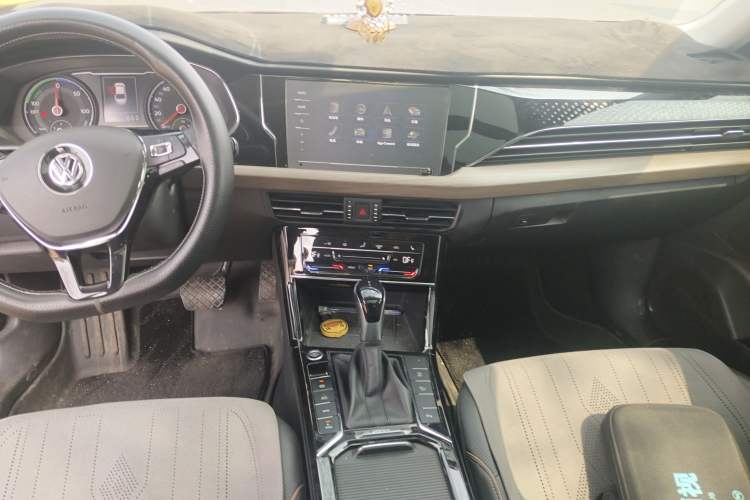 Used Volkswagen Passat New Energy 2020 430 PHEV Hybrid Luxury Edition China VI Standard Audio And AC Panel