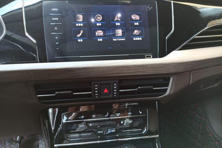 Used Volkswagen Passat New Energy 2020 430 PHEV Hybrid Luxury Edition China VI Standard Audio And AC Panel