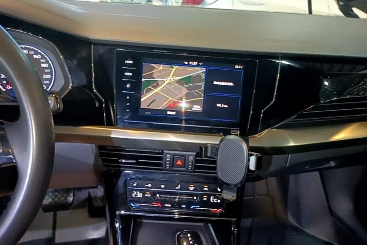 Used Volkswagen Passat New Energy 2020 430 PHEV Hybrid Elite Edition China VI Standard Audio And AC Panel