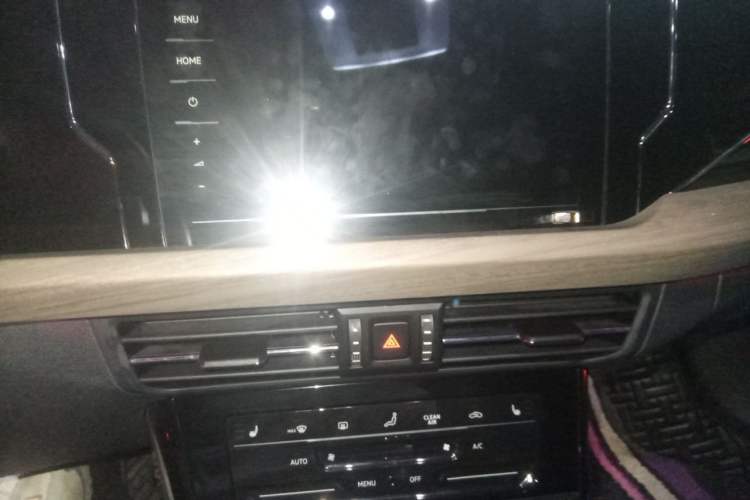 Used Volkswagen Passat New Energy 2020 430 PHEV Hybrid Luxury Edition China VI Standard Audio And AC Panel