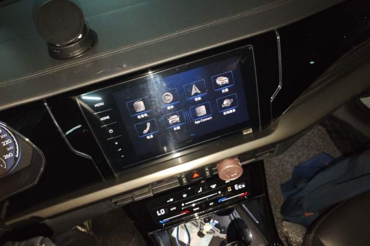 Used Volkswagen Passat New Energy 2020 430 PHEV Hybrid Elite Edition China VI Standard Audio And AC Panel