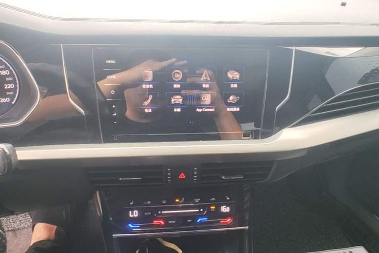 Used Volkswagen Passat New Energy 2020 430 PHEV Hybrid Elite Edition China VI Standard Audio And AC Panel