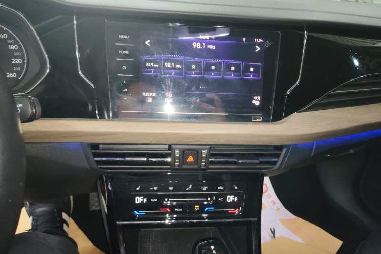 Used Volkswagen Passat New Energy 2020 430 PHEV Hybrid Luxury Edition China VI Standard Audio And AC Panel