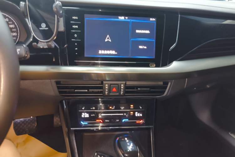 Used Volkswagen Passat New Energy 2020 430 PHEV Hybrid Elite Edition China VI Standard Audio And AC Panel