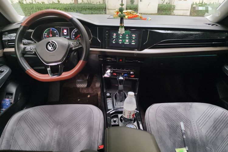 Used Volkswagen Passat New Energy 2020 430 PHEV Hybrid Luxury Edition China VI Standard Center Console