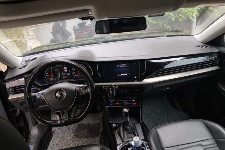 Used Volkswagen Passat New Energy 2020 430 PHEV Hybrid Elite Edition China VI Standard Center Console