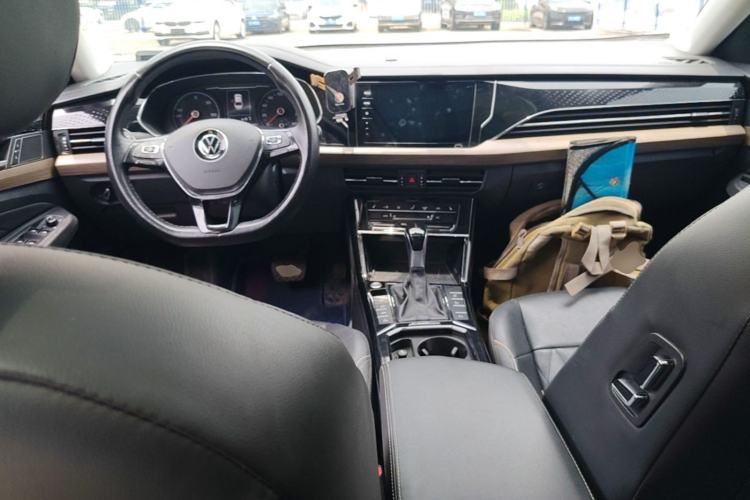 Used Volkswagen Passat New Energy 2020 430 PHEV Hybrid Luxury Edition China VI Standard Center Console