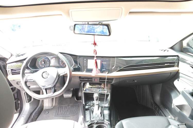 Used Volkswagen Passat New Energy 2020 430 PHEV Hybrid Luxury Edition China VI Standard Center Console