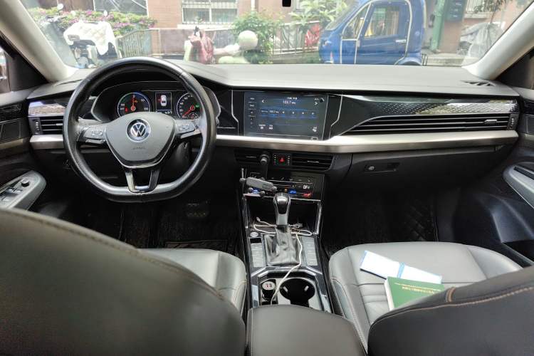 Used Volkswagen Passat New Energy 2020 430 PHEV Hybrid Elite Edition China V Standard Center Console