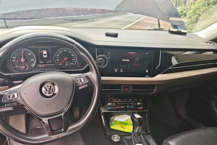 Used Volkswagen Passat New Energy 2020 430 PHEV Hybrid Luxury Edition China VI Standard Center Console