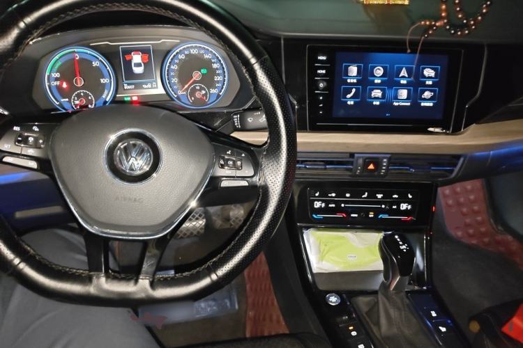 Used Volkswagen Passat New Energy 2020 430 PHEV Hybrid Luxury Edition China VI Standard Center Console