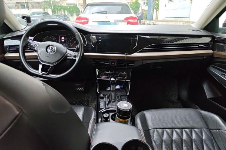 Used Volkswagen Passat New Energy 2020 430 PHEV Hybrid Luxury Edition China VI Standard Center Console