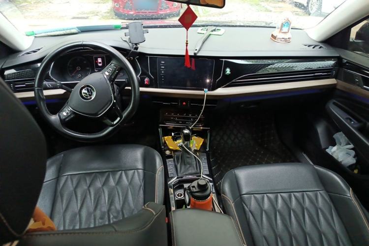 Used Volkswagen Passat New Energy 2020 430 PHEV Hybrid Luxury Edition China VI Standard Center Console