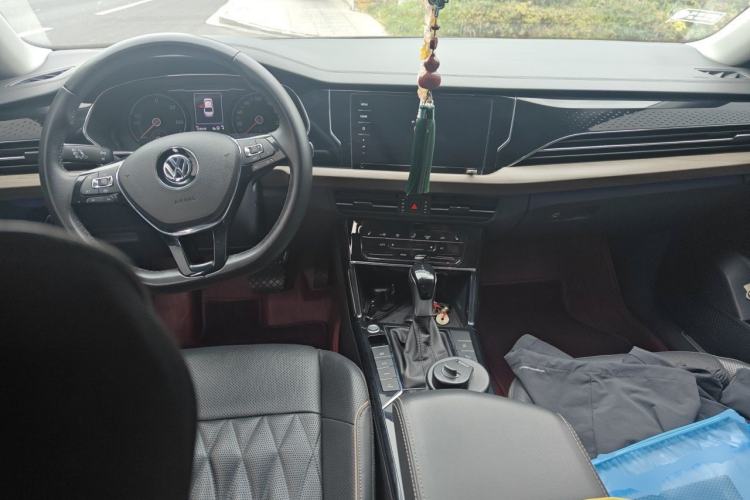 Used Volkswagen Passat New Energy 2020 430 PHEV Hybrid Luxury Edition China VI Standard Center Console