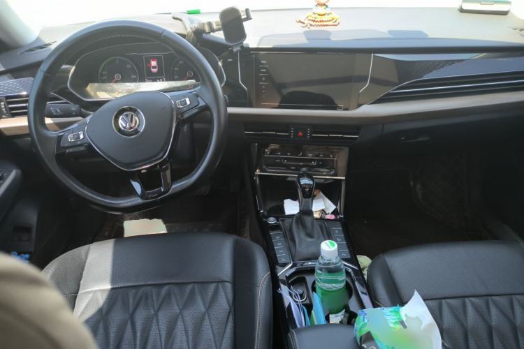 Used Volkswagen Passat New Energy 2020 430 PHEV Hybrid Luxury Edition China VI Standard Center Console