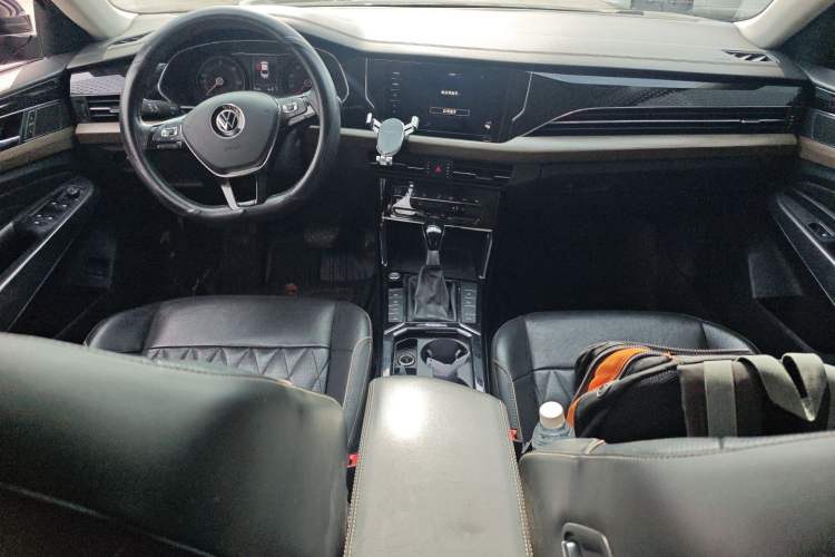 Used Volkswagen Passat New Energy 2020 430 PHEV Hybrid Luxury Edition China VI Standard Center Console