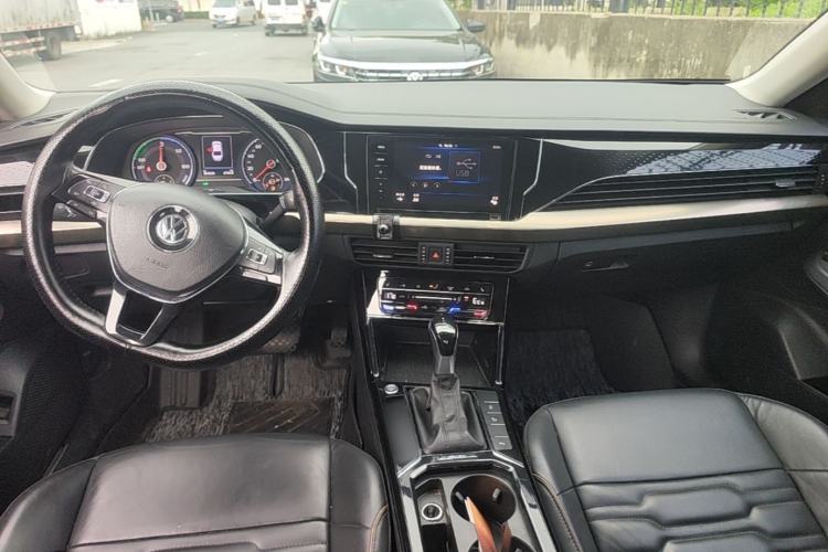 Used Volkswagen Passat New Energy 2020 430 PHEV Hybrid Elite Edition China VI Standard Center Console