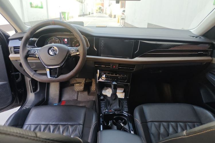 Used Volkswagen Passat New Energy 2020 430 PHEV Hybrid Luxury Edition China VI Standard Center Console