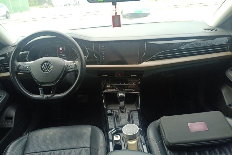 Used Volkswagen Passat New Energy 2020 430 PHEV Hybrid Luxury Edition China VI Standard Center Console