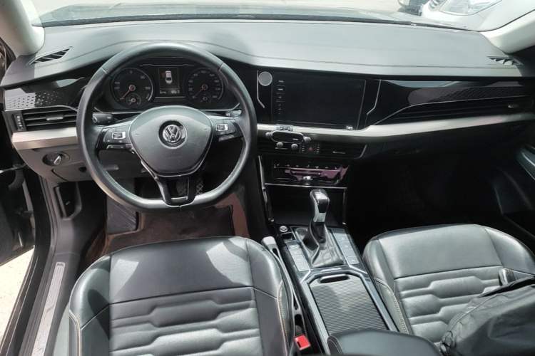 Used Volkswagen Passat New Energy 2020 430 PHEV Hybrid Elite Edition China VI Standard Center Console