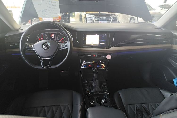 Used Volkswagen Passat New Energy 2020 430 PHEV Hybrid Luxury Edition China VI Standard Center Console