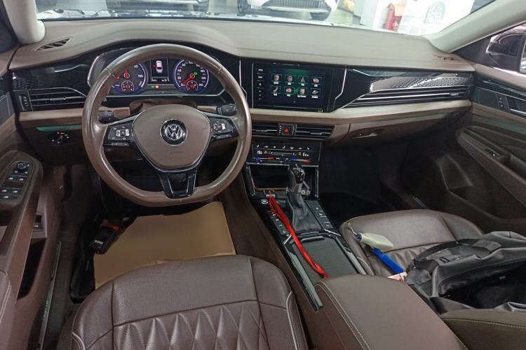 Used Volkswagen Passat New Energy 2020 430 PHEV Hybrid Luxury Edition China VI Standard Center Console