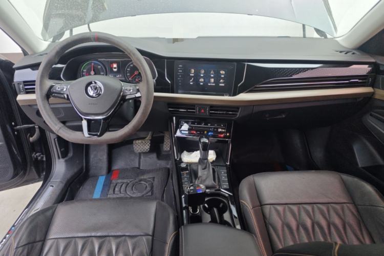 Used Volkswagen Passat New Energy 2020 430 PHEV Hybrid Luxury Edition China VI Standard Center Console