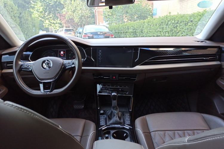 Used Volkswagen Passat New Energy 2020 430 PHEV Hybrid Luxury Edition China VI Standard Center Console