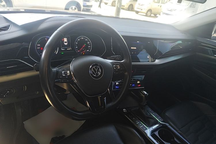Used Volkswagen Passat New Energy 2020 430 PHEV Hybrid Elite Edition China VI Standard Center Console