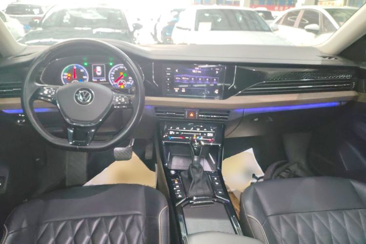 Used Volkswagen Passat New Energy 2020 430 PHEV Hybrid Luxury Edition China VI Standard Center Console