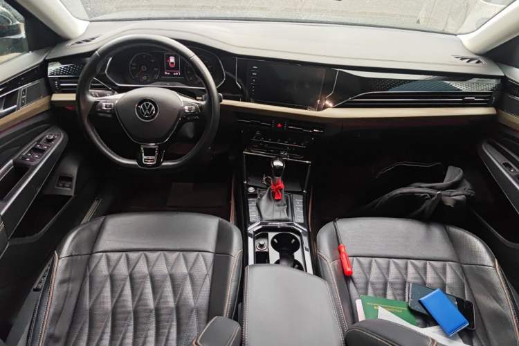 Used Volkswagen Passat New Energy 2020 430 PHEV Hybrid Luxury Edition China VI Standard Center Console