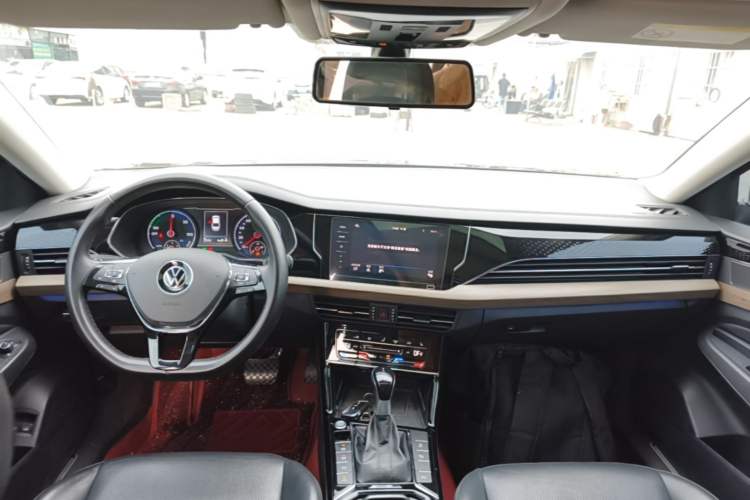 Used Volkswagen Passat New Energy 2020 430 PHEV Hybrid Luxury Edition China VI Standard Center Console