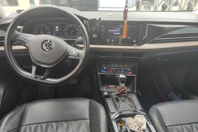 Used Volkswagen Passat New Energy 2020 430 PHEV Hybrid Luxury Edition China VI Standard Center Console