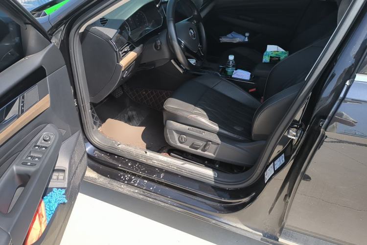 Used Volkswagen Passat New Energy 2020 430 PHEV Hybrid Luxury Edition China VI Standard Driver Seat