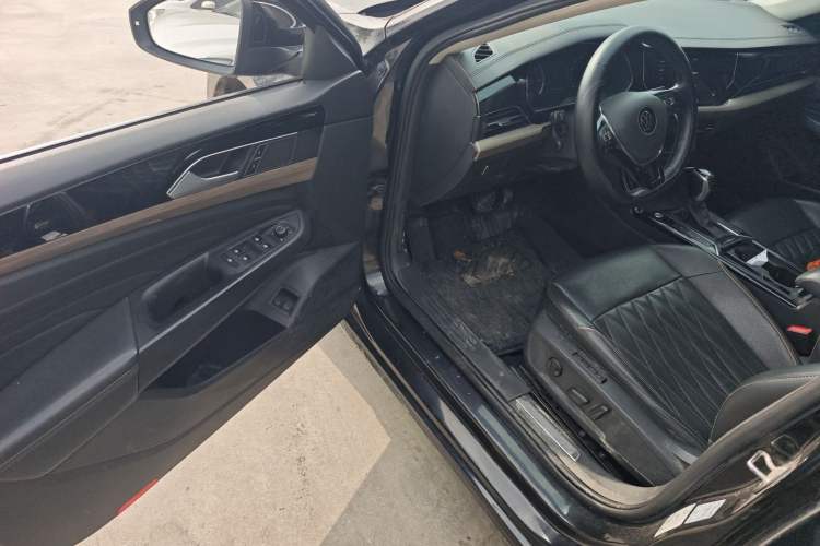 Used Volkswagen Passat New Energy 2020 430 PHEV Hybrid Luxury Edition China VI Standard Driver Seat