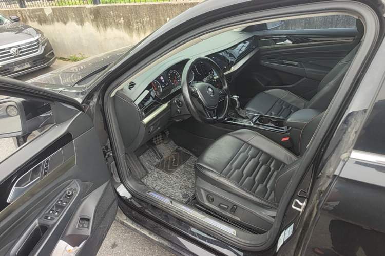 Used Volkswagen Passat New Energy 2020 430 PHEV Hybrid Elite Edition China VI Standard Driver Seat