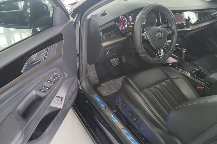 Used Volkswagen Passat New Energy 2020 430 PHEV Hybrid Elite Edition China VI Standard Driver Seat