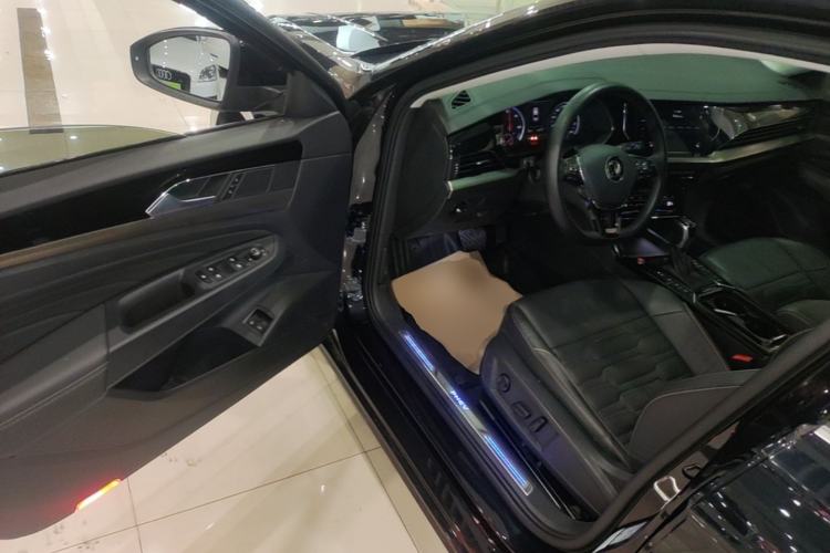Used Volkswagen Passat New Energy 2020 430 PHEV Hybrid Elite Edition China V Standard Driver Seat