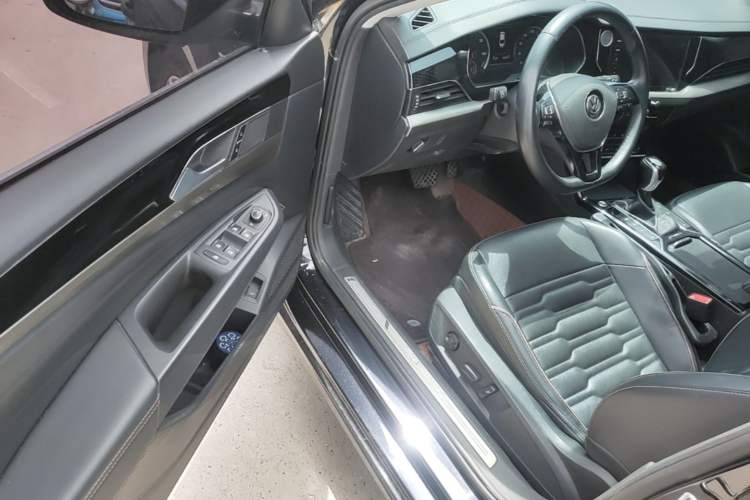 Used Volkswagen Passat New Energy 2020 430 PHEV Hybrid Elite Edition China VI Standard Driver Seat