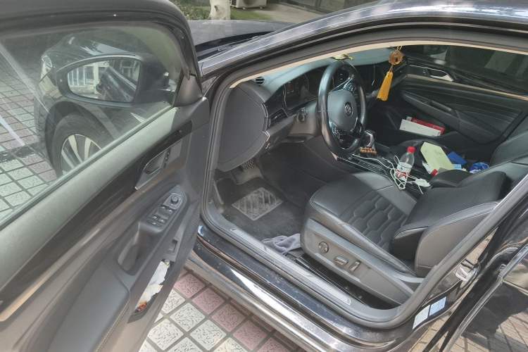 Used Volkswagen Passat New Energy 2020 430 PHEV Hybrid Elite Edition China VI Standard Driver Seat
