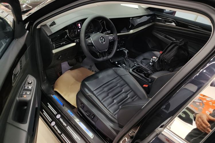Used Volkswagen Passat New Energy 2020 430 PHEV Hybrid Elite Edition China VI Standard Driver Seat
