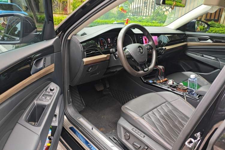 Used Volkswagen Passat New Energy 2020 430 PHEV Hybrid Luxury Edition China VI Standard Driver Seat