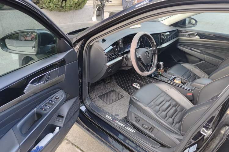 Used Volkswagen Passat New Energy 2020 430 PHEV Hybrid Elite Edition China VI Standard Driver Seat
